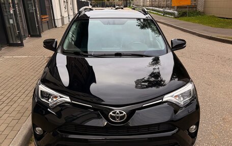 Toyota RAV4, 2017 год, 2 790 000 рублей, 2 фотография