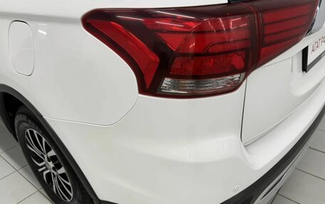 Mitsubishi Outlander III рестайлинг 3, 2020 год, 2 230 000 рублей, 10 фотография