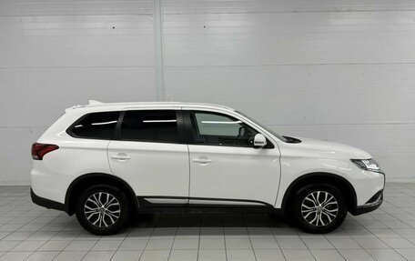 Mitsubishi Outlander III рестайлинг 3, 2020 год, 2 230 000 рублей, 4 фотография
