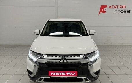 Mitsubishi Outlander III рестайлинг 3, 2020 год, 2 230 000 рублей, 2 фотография