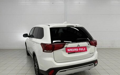 Mitsubishi Outlander III рестайлинг 3, 2020 год, 2 230 000 рублей, 8 фотография