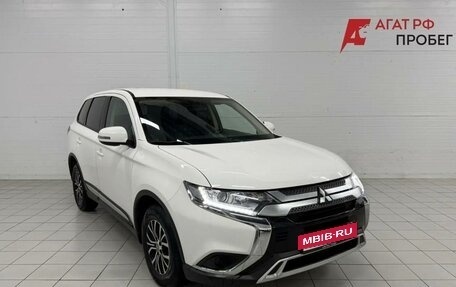 Mitsubishi Outlander III рестайлинг 3, 2020 год, 2 230 000 рублей, 3 фотография