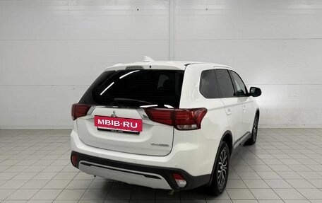 Mitsubishi Outlander III рестайлинг 3, 2020 год, 2 230 000 рублей, 6 фотография