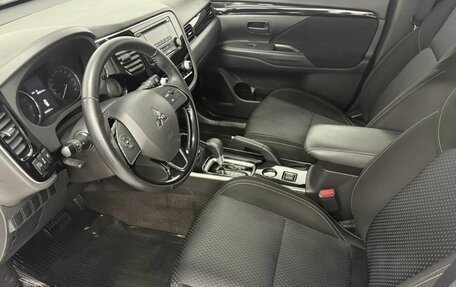 Mitsubishi Outlander III рестайлинг 3, 2020 год, 2 230 000 рублей, 18 фотография