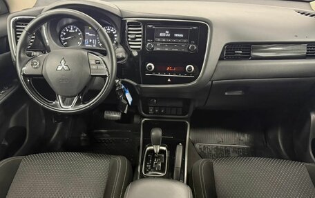 Mitsubishi Outlander III рестайлинг 3, 2020 год, 2 230 000 рублей, 17 фотография