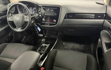 Mitsubishi Outlander III рестайлинг 3, 2020 год, 2 230 000 рублей, 16 фотография