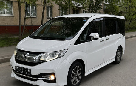 Honda Stepwgn IV, 2016 год, 1 440 000 рублей, 3 фотография