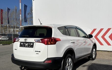 Toyota RAV4, 2015 год, 2 300 000 рублей, 5 фотография