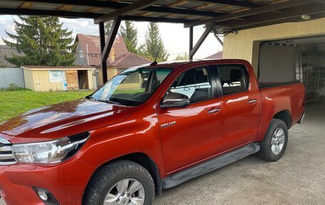 Toyota Hilux VIII, 2017 год, 3 500 000 рублей, 2 фотография