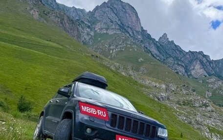 Jeep Grand Cherokee, 2011 год, 2 100 000 рублей, 2 фотография