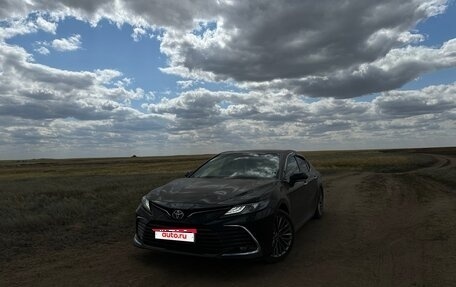 Toyota Camry, 2021 год, 3 300 000 рублей, 1 фотография