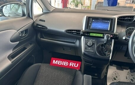 Toyota Wish II, 2010 год, 1 379 000 рублей, 14 фотография