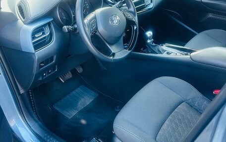 Toyota C-HR I рестайлинг, 2021 год, 2 300 000 рублей, 6 фотография