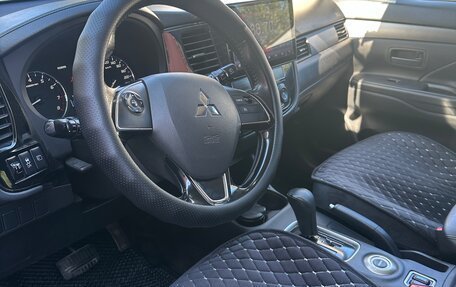 Mitsubishi Outlander III рестайлинг 3, 2015 год, 1 920 000 рублей, 5 фотография