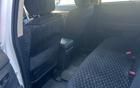 Mitsubishi Outlander III рестайлинг 3, 2015 год, 1 920 000 рублей, 7 фотография