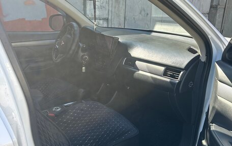 Mitsubishi Outlander III рестайлинг 3, 2015 год, 1 920 000 рублей, 6 фотография