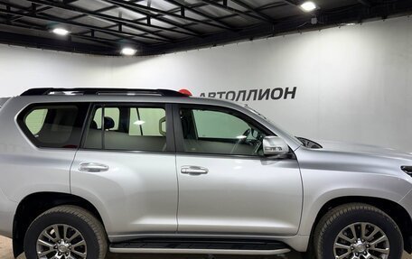 Toyota Land Cruiser Prado 150 рестайлинг 2, 2018 год, 5 200 000 рублей, 6 фотография