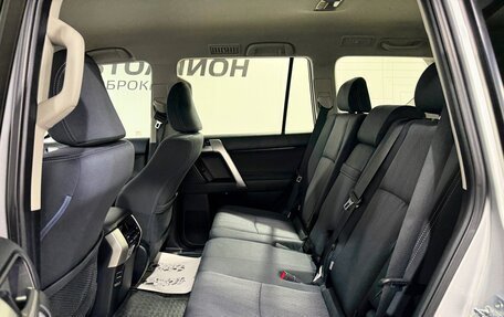 Toyota Land Cruiser Prado 150 рестайлинг 2, 2018 год, 5 200 000 рублей, 12 фотография