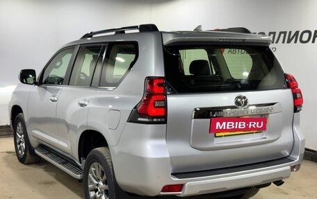 Toyota Land Cruiser Prado 150 рестайлинг 2, 2018 год, 5 200 000 рублей, 3 фотография