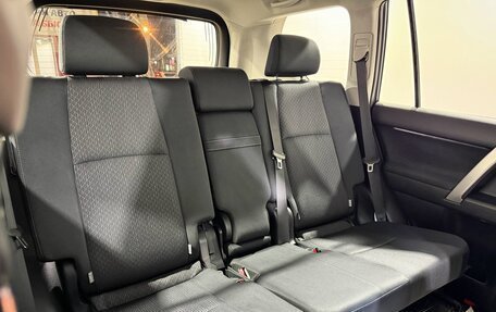 Toyota Land Cruiser Prado 150 рестайлинг 2, 2018 год, 5 200 000 рублей, 21 фотография