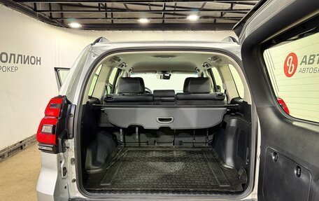 Toyota Land Cruiser Prado 150 рестайлинг 2, 2018 год, 5 200 000 рублей, 23 фотография