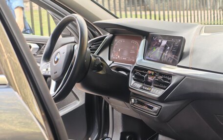 BMW 1 серия, 2021 год, 3 050 000 рублей, 14 фотография