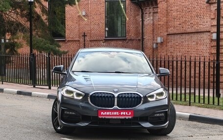 BMW 1 серия, 2021 год, 3 050 000 рублей, 1 фотография