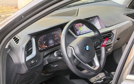 BMW 1 серия, 2021 год, 3 050 000 рублей, 12 фотография
