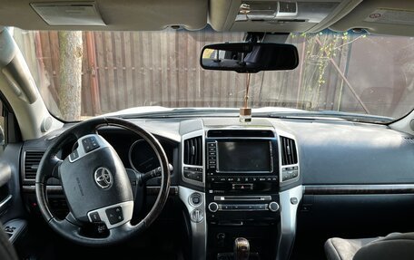 Toyota Land Cruiser 200, 2012 год, 2 750 000 рублей, 28 фотография