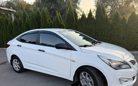 Hyundai Solaris II рестайлинг, 2015 год, 825 000 рублей, 3 фотография