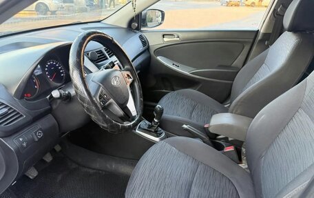Hyundai Solaris II рестайлинг, 2015 год, 825 000 рублей, 7 фотография