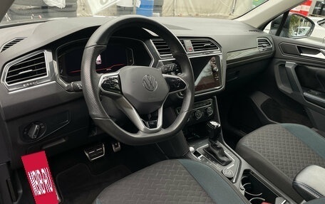 Volkswagen Tiguan II, 2019 год, 2 399 000 рублей, 11 фотография