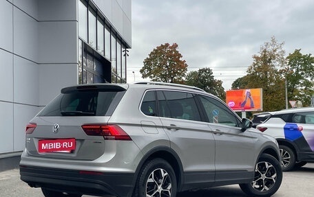 Volkswagen Tiguan II, 2019 год, 2 399 000 рублей, 4 фотография