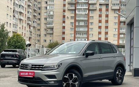 Volkswagen Tiguan II, 2019 год, 2 399 000 рублей, 2 фотография
