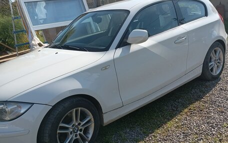 BMW 1 серия, 2011 год, 700 000 рублей, 6 фотография