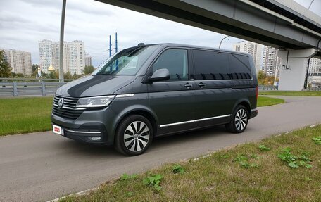 Volkswagen Multivan T6 рестайлинг, 2019 год, 4 500 000 рублей, 2 фотография