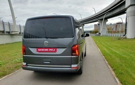 Volkswagen Multivan T6 рестайлинг, 2019 год, 4 500 000 рублей, 7 фотография