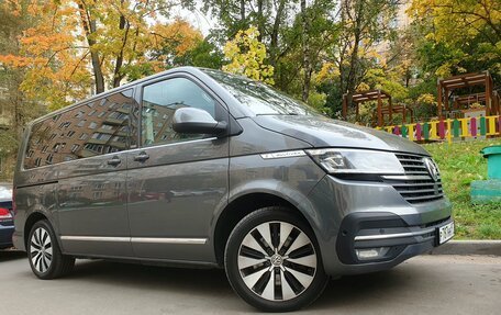 Volkswagen Multivan T6 рестайлинг, 2019 год, 4 500 000 рублей, 18 фотография