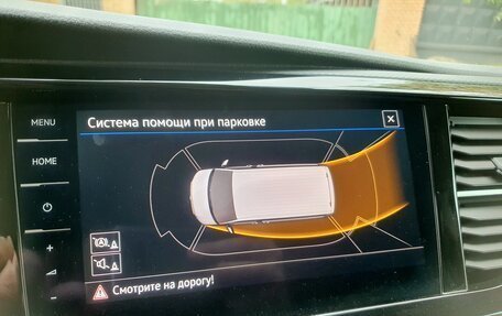 Volkswagen Multivan T6 рестайлинг, 2019 год, 4 500 000 рублей, 22 фотография