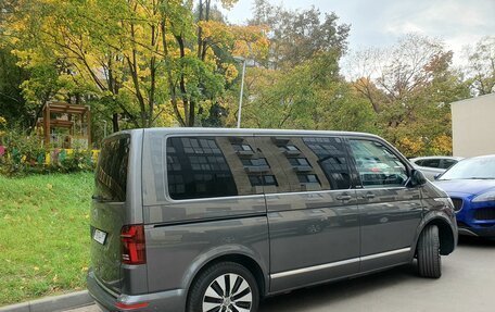 Volkswagen Multivan T6 рестайлинг, 2019 год, 4 500 000 рублей, 21 фотография