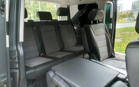 Volkswagen Multivan T6 рестайлинг, 2019 год, 4 500 000 рублей, 31 фотография