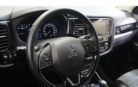 Mitsubishi Outlander III рестайлинг 3, 2019 год, 2 128 000 рублей, 6 фотография