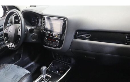 Mitsubishi Outlander III рестайлинг 3, 2019 год, 2 128 000 рублей, 5 фотография