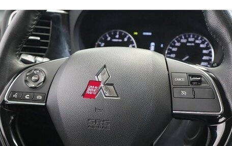 Mitsubishi Outlander III рестайлинг 3, 2019 год, 2 128 000 рублей, 9 фотография