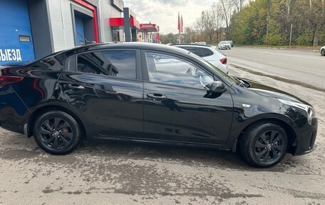 KIA Rio IV, 2021 год, 1 650 000 рублей, 10 фотография