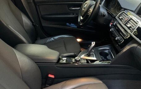 BMW 3 серия, 2017 год, 1 800 000 рублей, 10 фотография