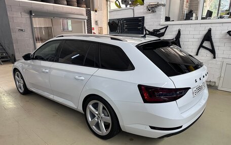 Skoda Superb III рестайлинг, 2019 год, 2 600 000 рублей, 3 фотография