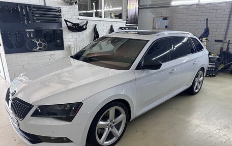 Skoda Superb III рестайлинг, 2019 год, 2 600 000 рублей, 2 фотография
