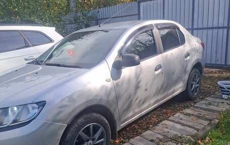 Renault Logan II, 2017 год, 700 000 рублей, 2 фотография