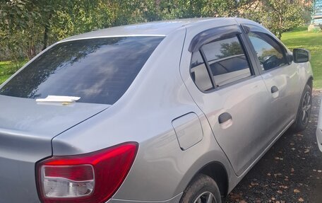 Renault Logan II, 2017 год, 700 000 рублей, 3 фотография